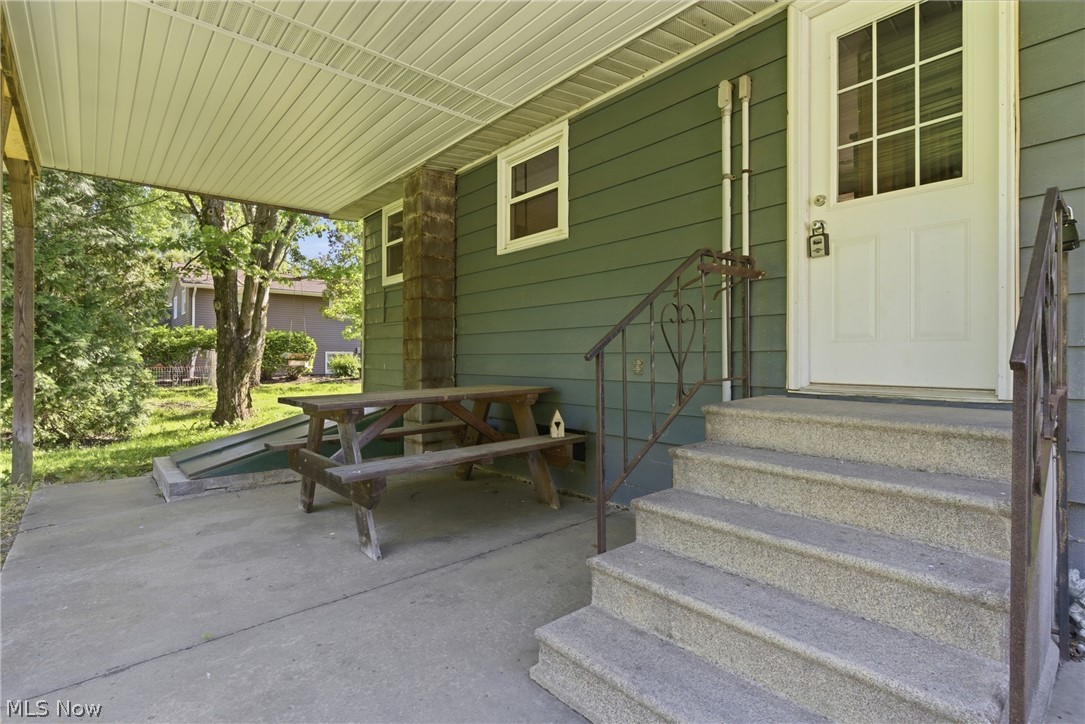 2693 Mahan Denman Road NW Bristolville OH 44402