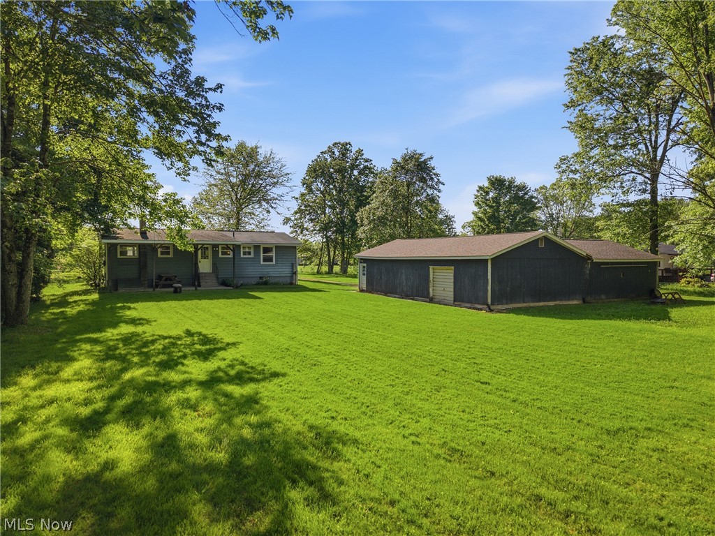 2693 Mahan Denman Road NW Bristolville OH 44402