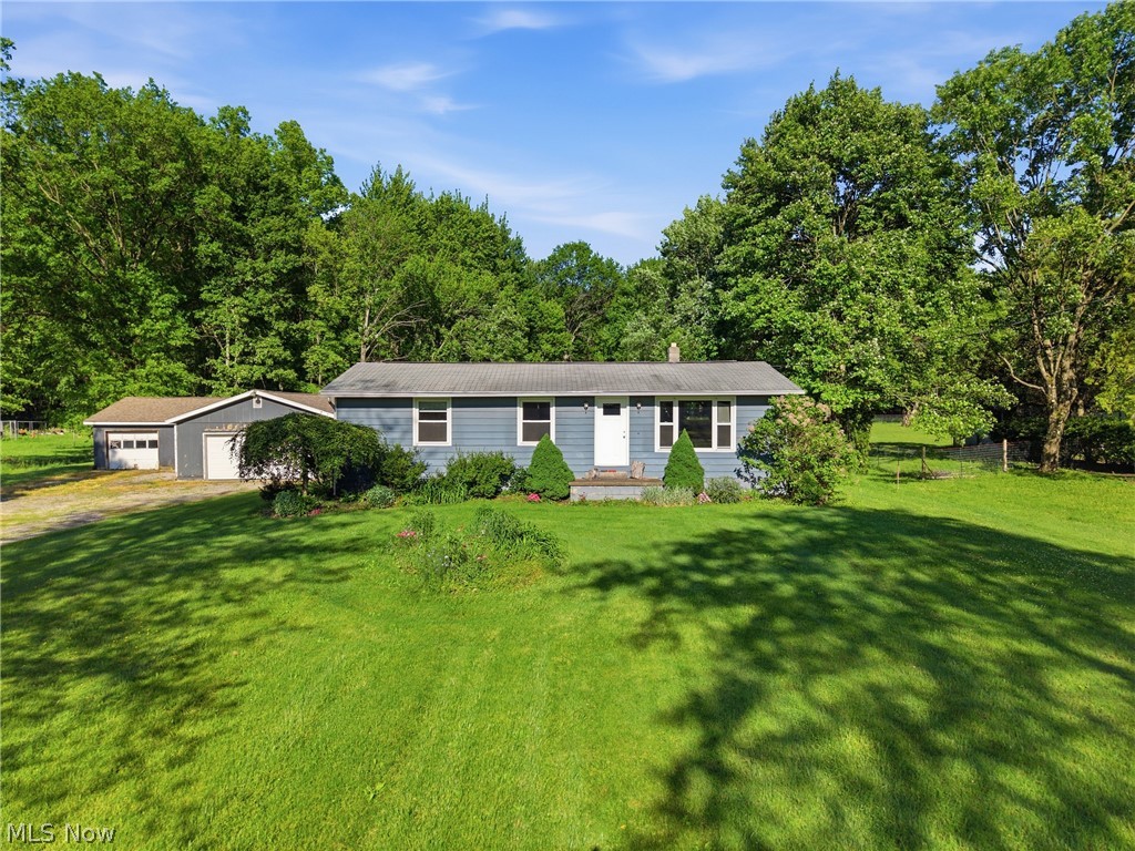 2693 Mahan Denman Road NW Bristolville OH 44402