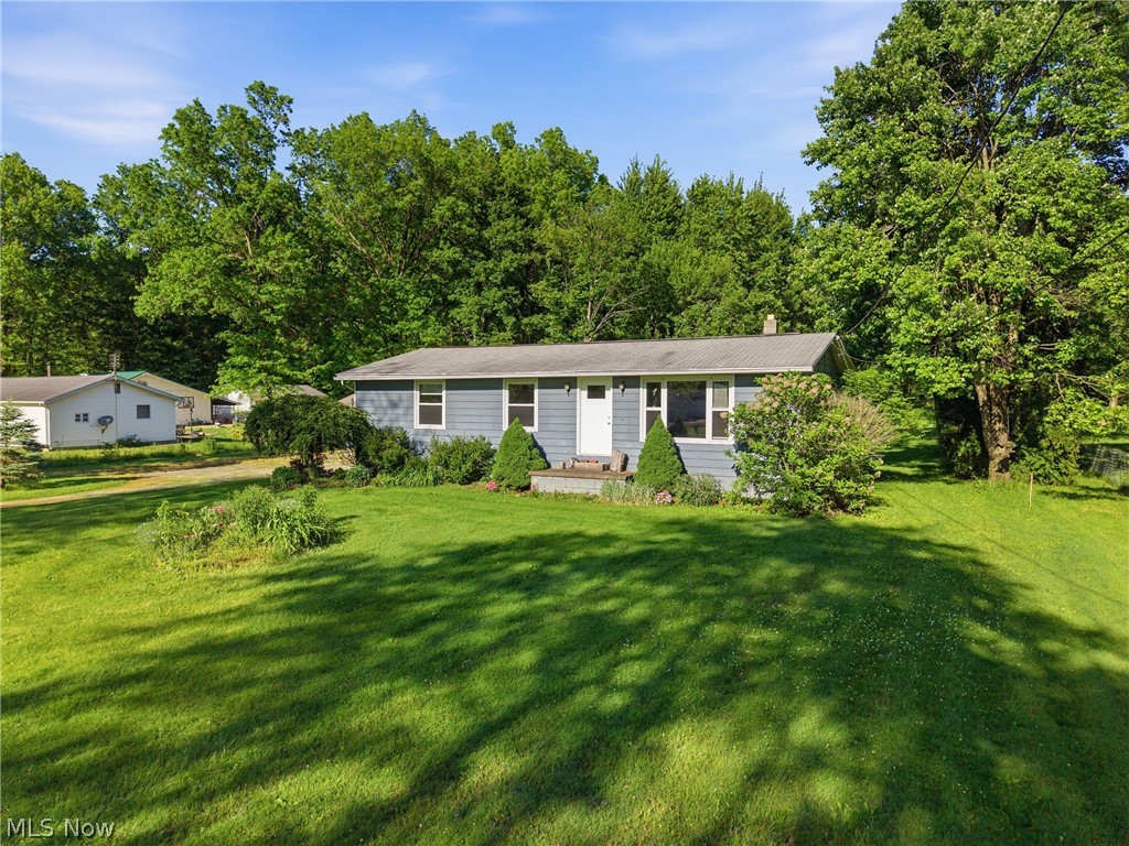 2693 Mahan Denman Road NW Bristolville OH 44402
