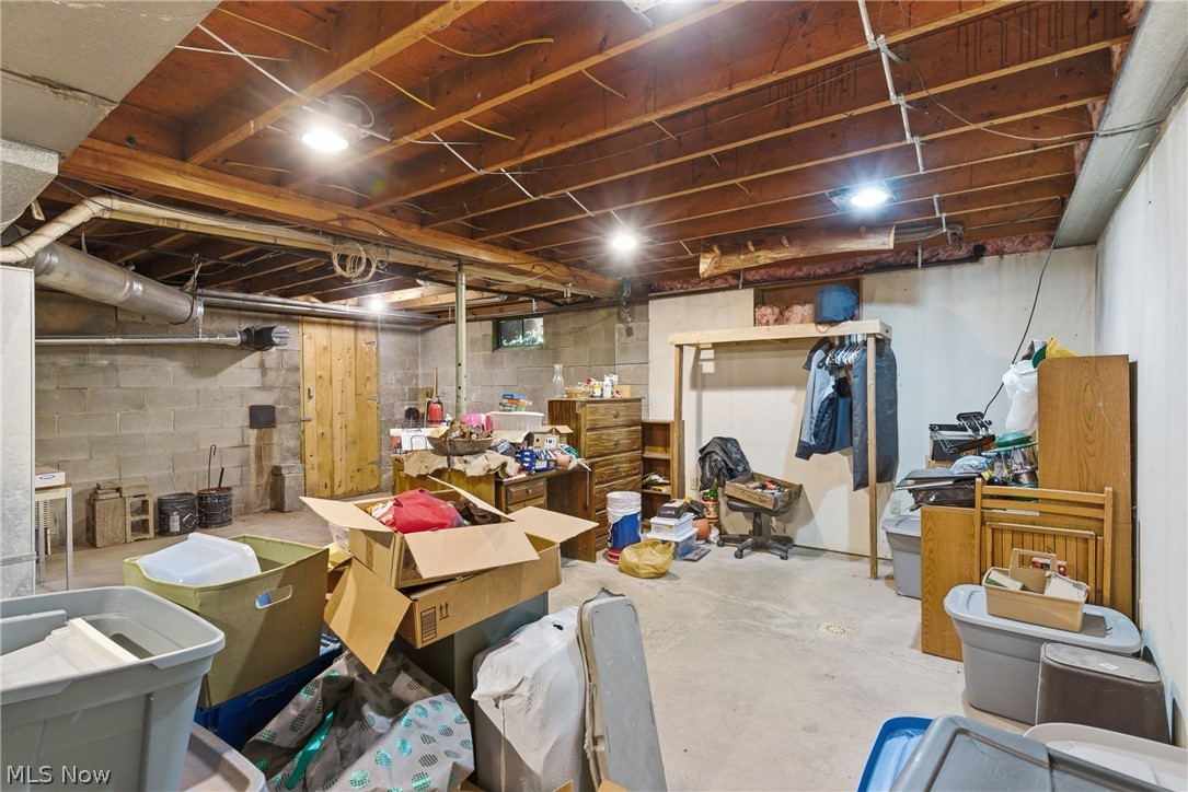 2693 Mahan Denman Road NW Bristolville OH 44402