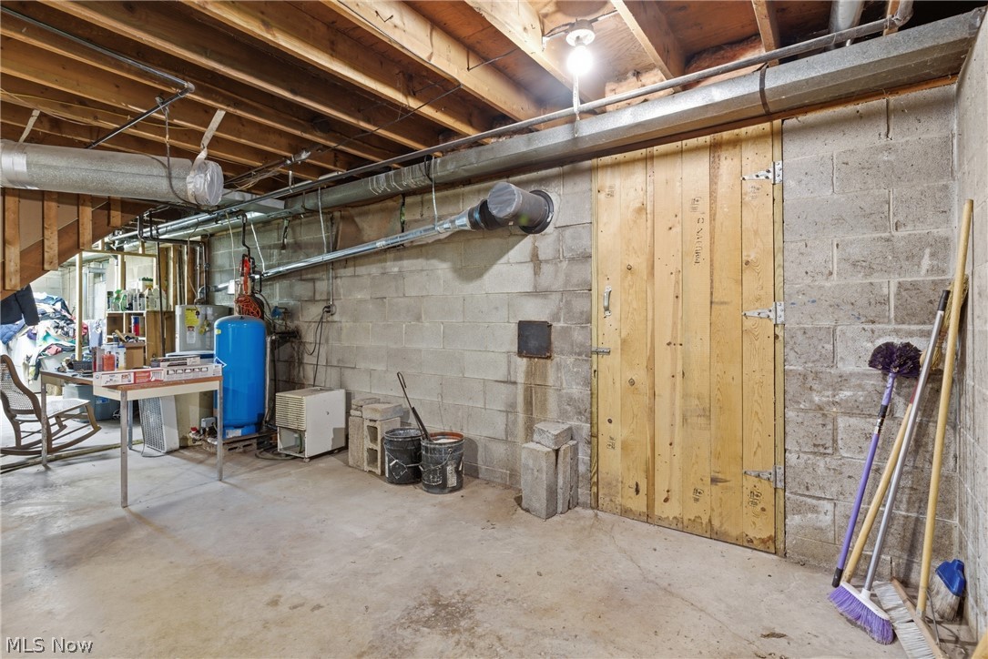 2693 Mahan Denman Road NW Bristolville OH 44402