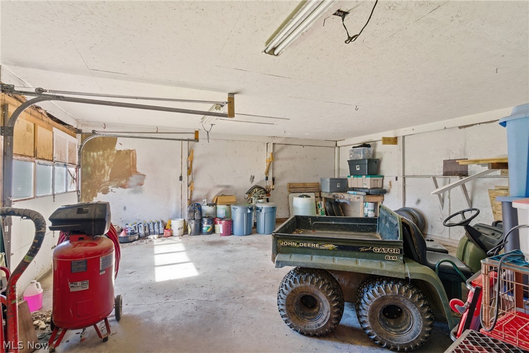 2693 Mahan Denman Road NW Bristolville OH 44402