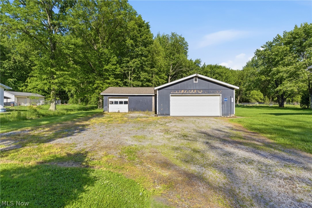 2693 Mahan Denman Road NW Bristolville OH 44402