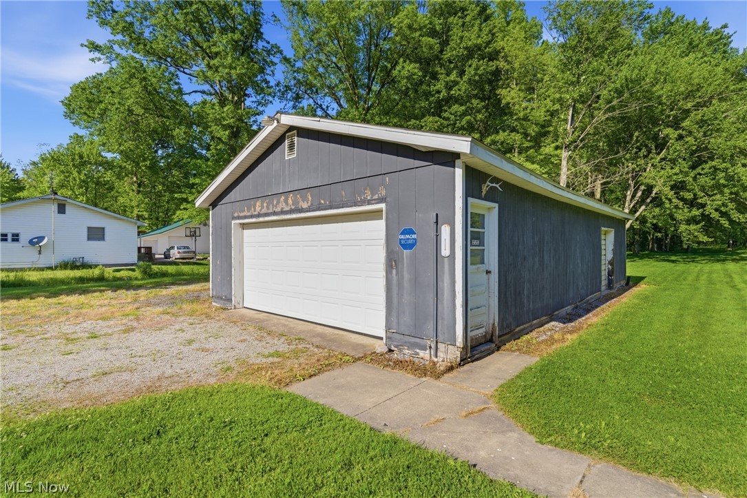 2693 Mahan Denman Road NW Bristolville OH 44402