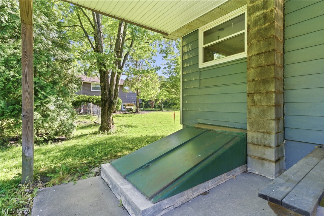 2693 Mahan Denman Road NW Bristolville OH 44402