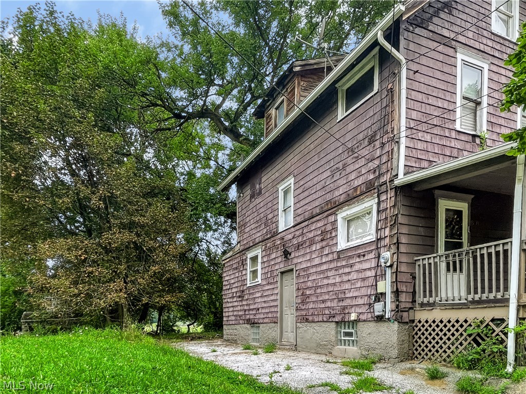 898 Haynes Street Akron OH 44307