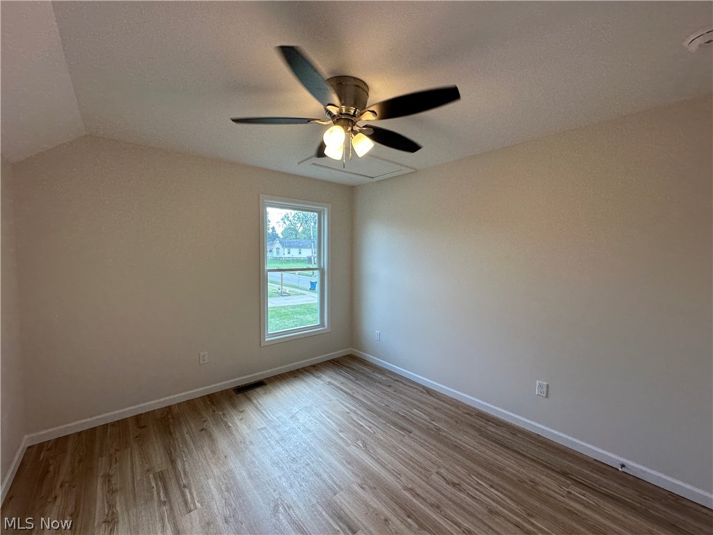 90 Center Street Struthers OH 44471
