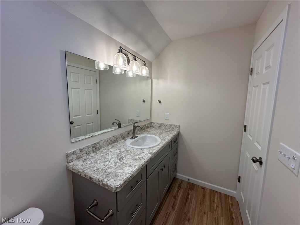 90 Center Street Struthers OH 44471