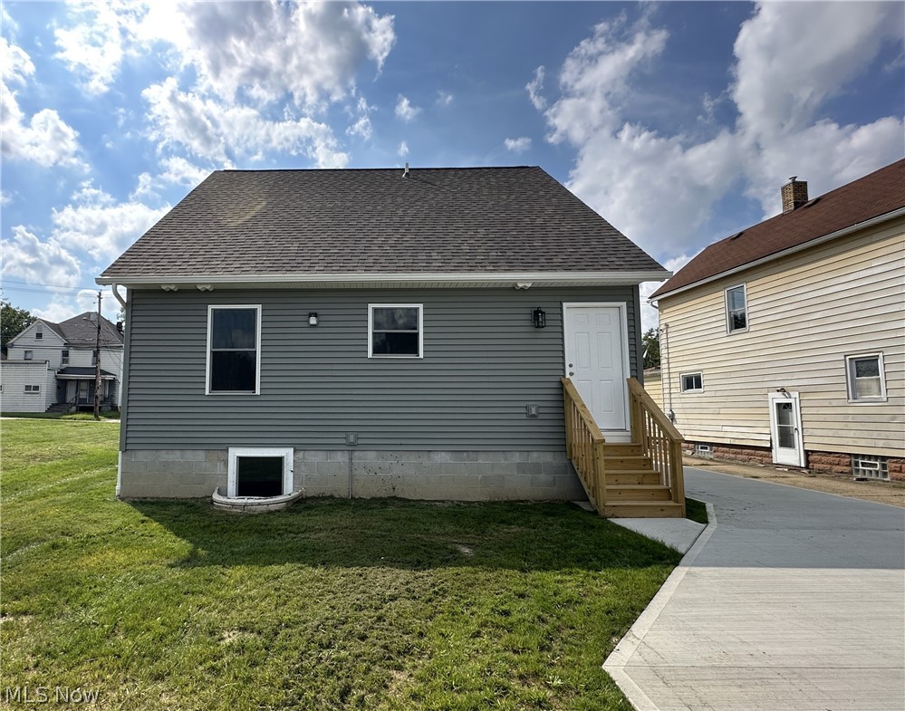 90 Center Street Struthers OH 44471
