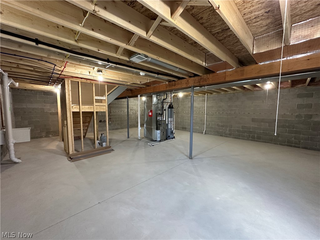 90 Center Street Struthers OH 44471
