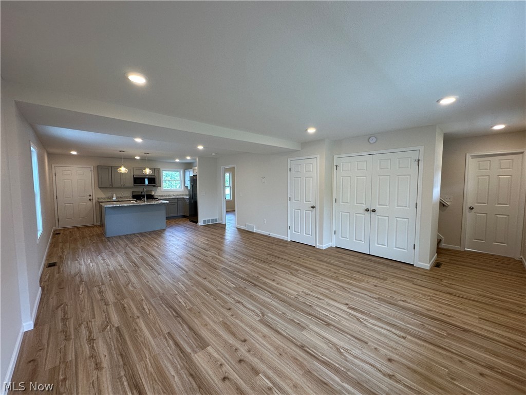 90 Center Street Struthers OH 44471