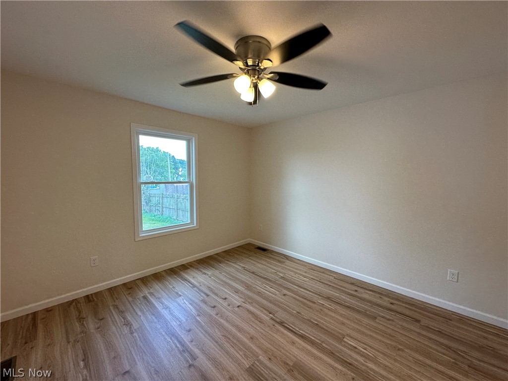 90 Center Street Struthers OH 44471