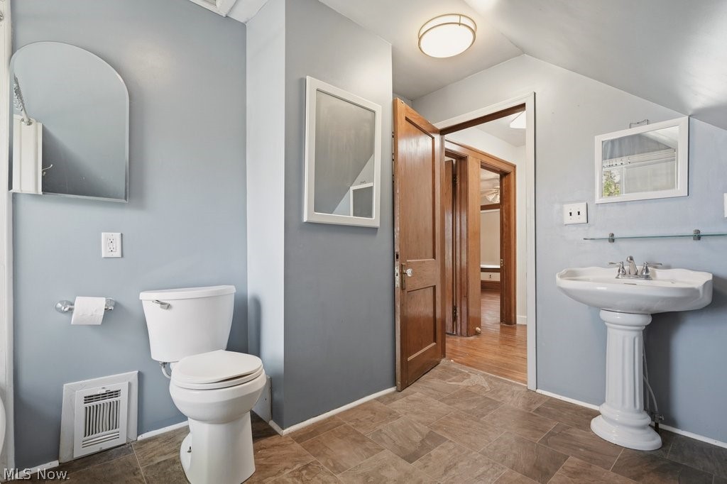 1712 E 300th Street Wickliffe OH 44092