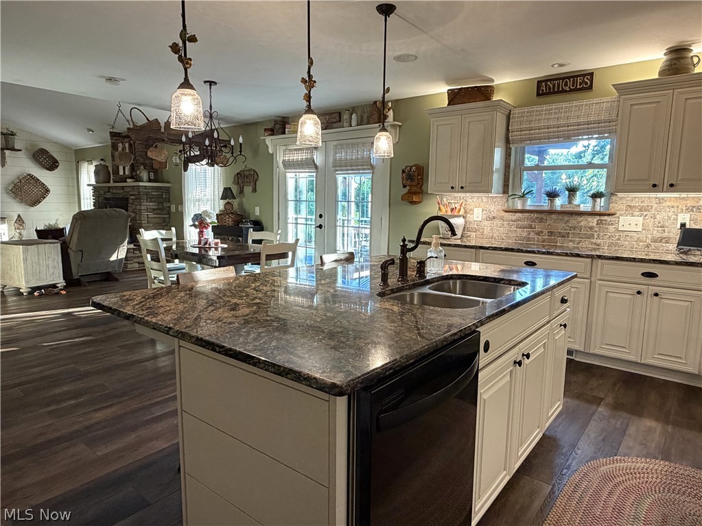 8533 Girdle Road Middlefield OH 44062