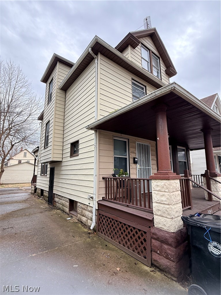 2045 W 89th Street Cleveland OH 44102