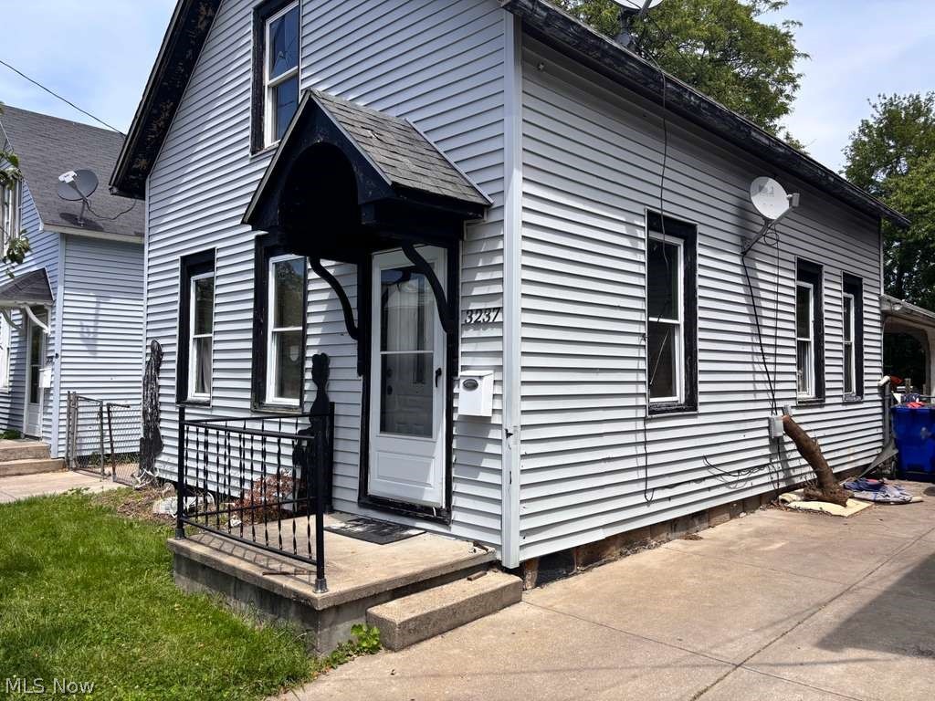 3237 W 30th Street Cleveland OH 44109