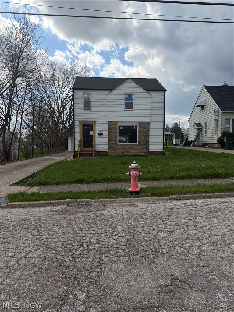 4754 Lawrence Avenue Garfield Heights OH 44125