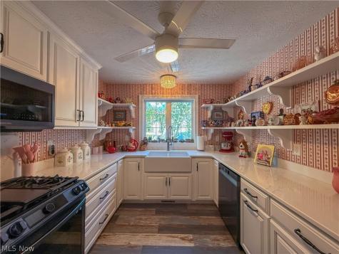 27 Bungalow Bay Boulevard Chippewa Lake OH 44215