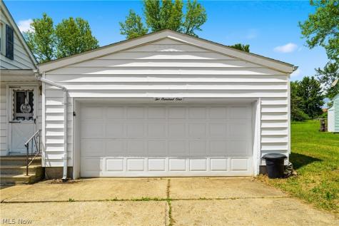 201 Menegay Road Louisville OH 44641