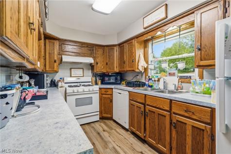 201 Menegay Road Louisville OH 44641