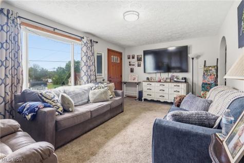201 Menegay Road Louisville OH 44641