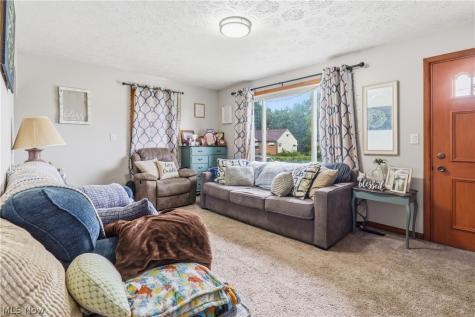 201 Menegay Road Louisville OH 44641