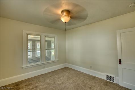 293 E Cassell Avenue Barberton OH 44203