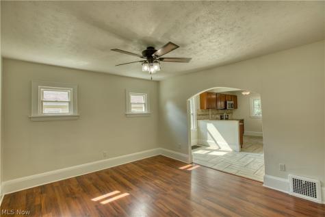 293 E Cassell Avenue Barberton OH 44203