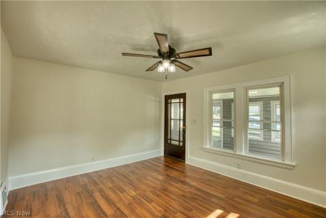 293 E Cassell Avenue Barberton OH 44203