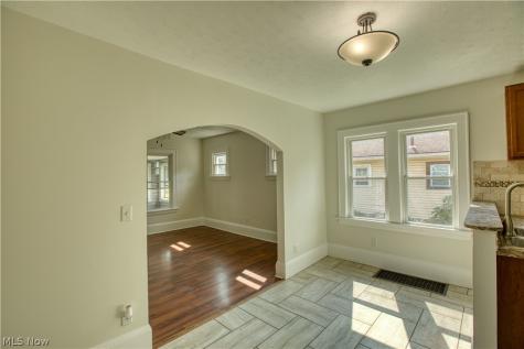 293 E Cassell Avenue Barberton OH 44203
