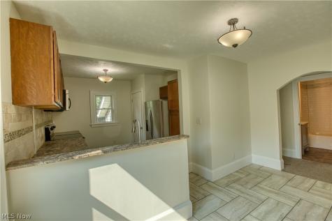 293 E Cassell Avenue Barberton OH 44203