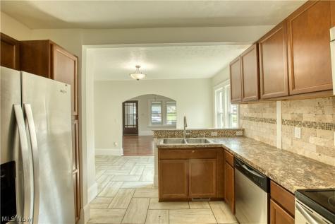 293 E Cassell Avenue Barberton OH 44203