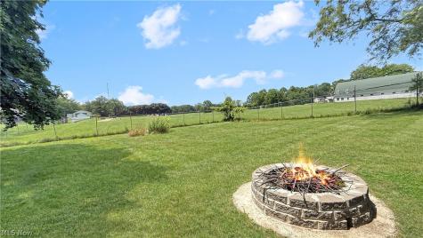 3263 State Route 59 Ravenna OH 44266