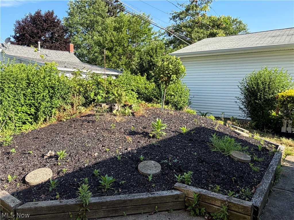2033 Highland Avenue Ashtabula OH 44004
