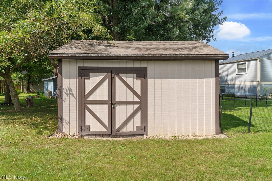 137 Chapel Hill Drive NW Warren OH 44483