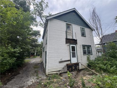 905 E 143rd Street Cleveland OH 44110