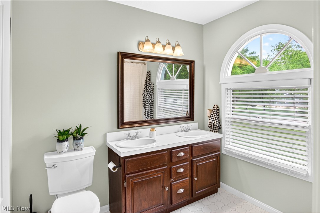 9103 Lake In The Woods Trail Chagrin Falls OH 44023