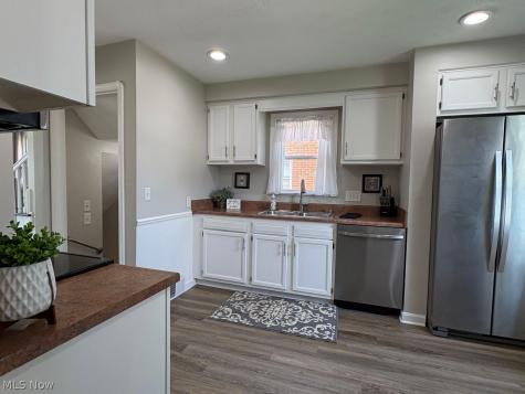 8016 Pelham Drive Parma OH 44129