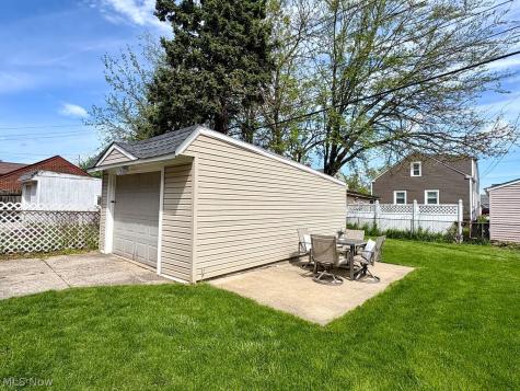 8016 Pelham Drive Parma OH 44129