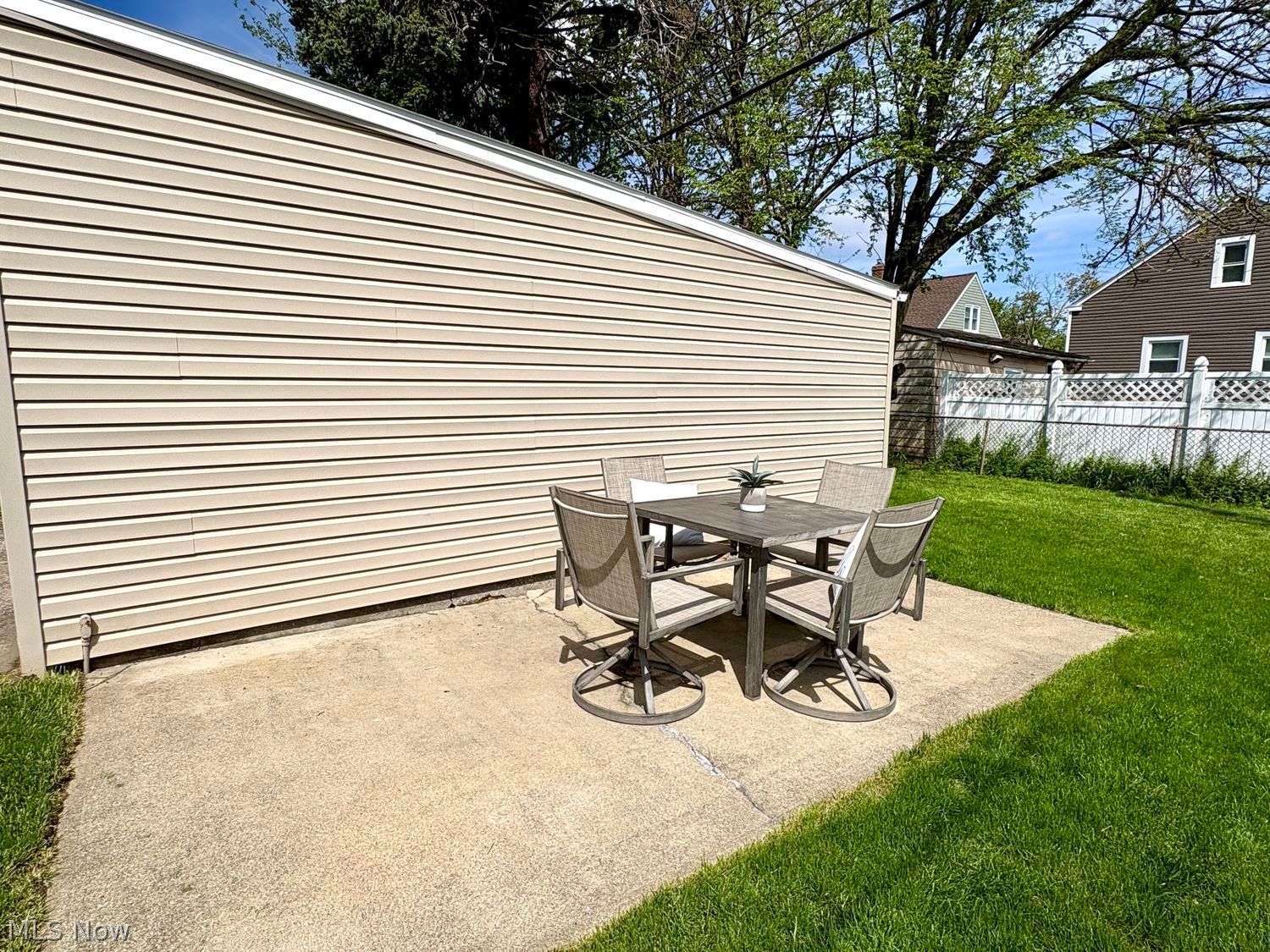 8016 Pelham Drive Parma OH 44129