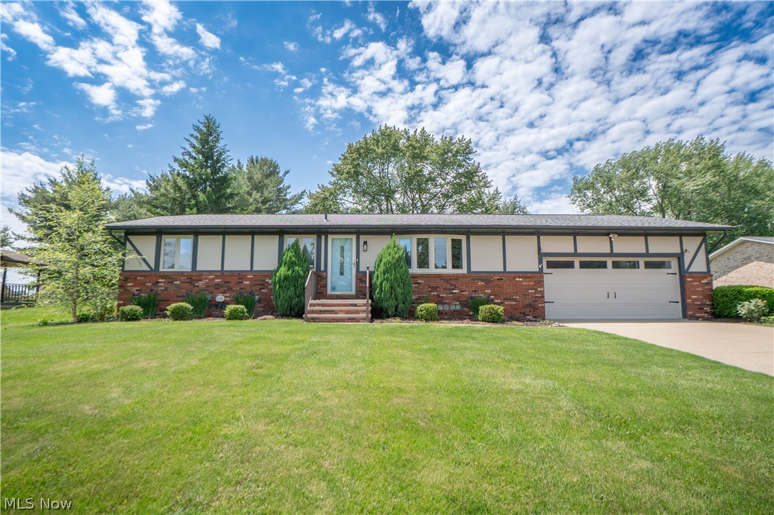 5251 Tanglewood Drive NE Louisville OH 44641