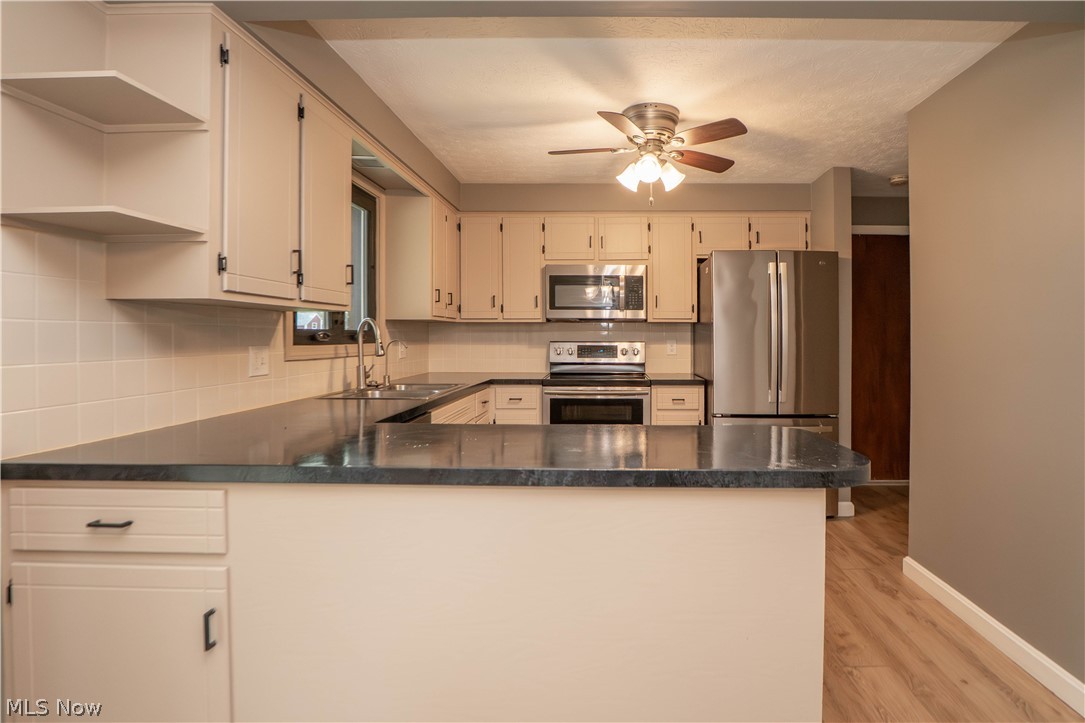 5251 Tanglewood Drive NE Louisville OH 44641