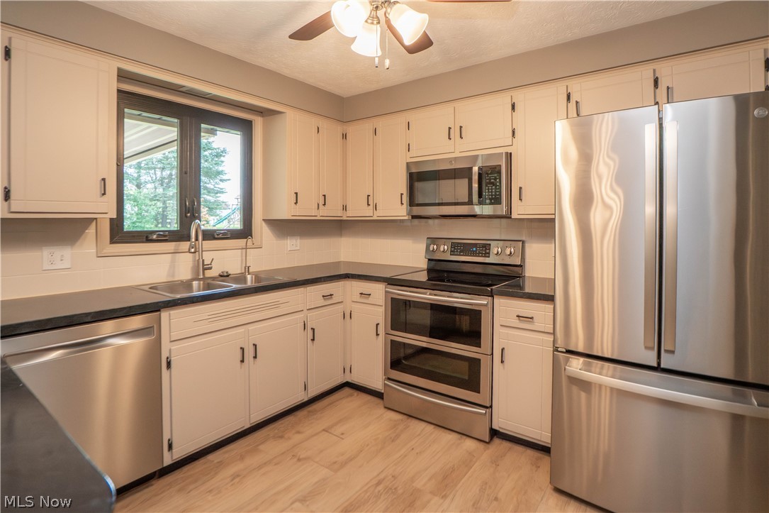 5251 Tanglewood Drive NE Louisville OH 44641