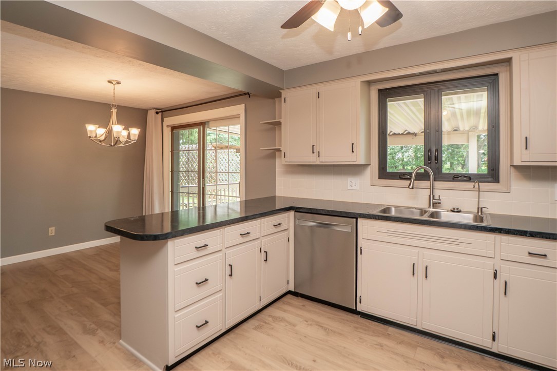 5251 Tanglewood Drive NE Louisville OH 44641