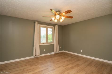 5251 Tanglewood Drive NE Louisville OH 44641