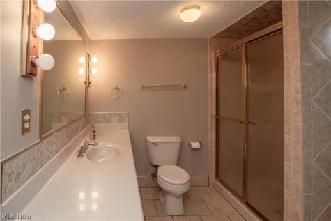 5251 Tanglewood Drive NE Louisville OH 44641