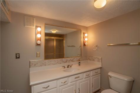 5251 Tanglewood Drive NE Louisville OH 44641