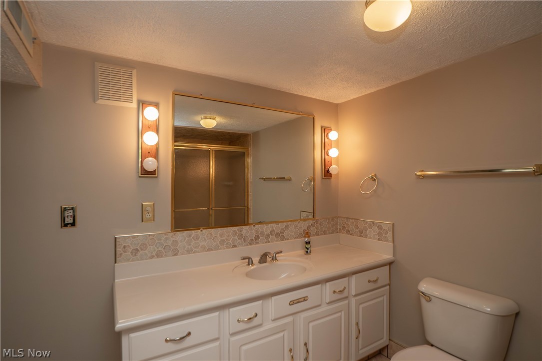 5251 Tanglewood Drive NE Louisville OH 44641
