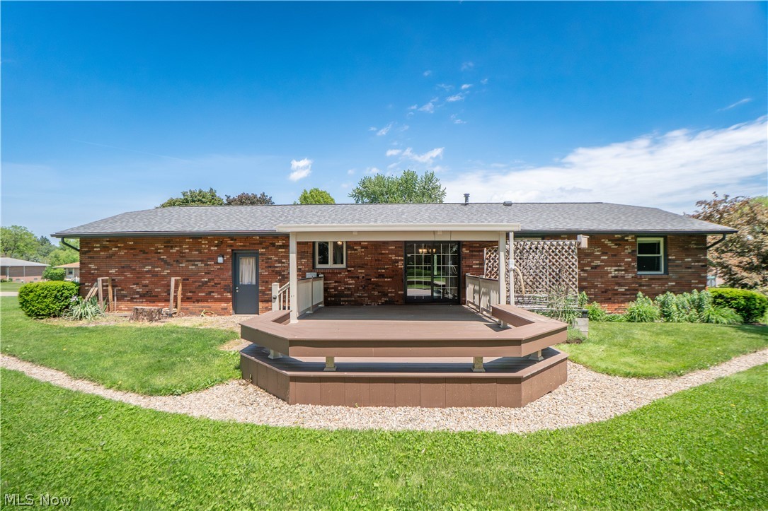 5251 Tanglewood Drive NE Louisville OH 44641
